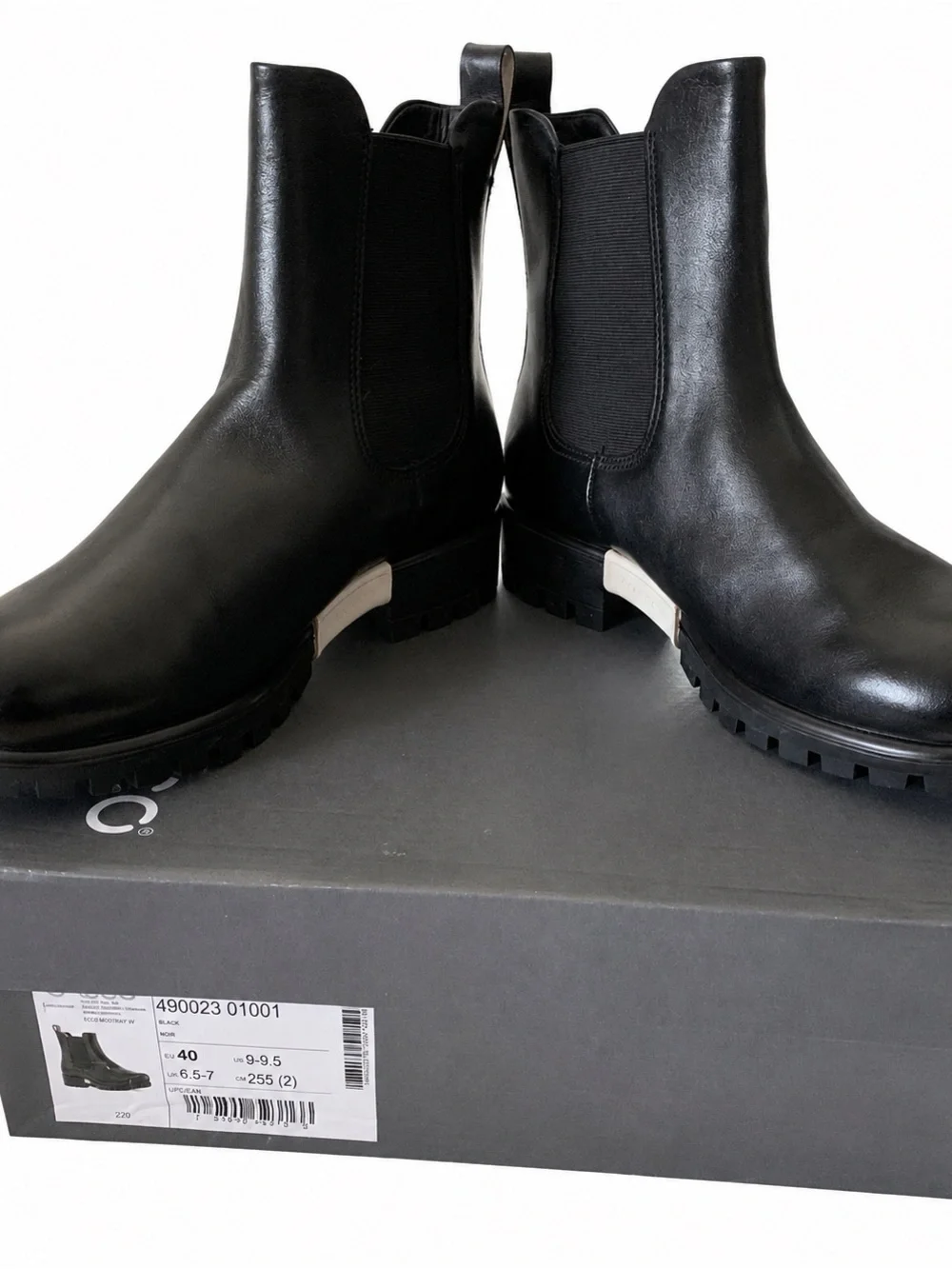 Ecco brand new
